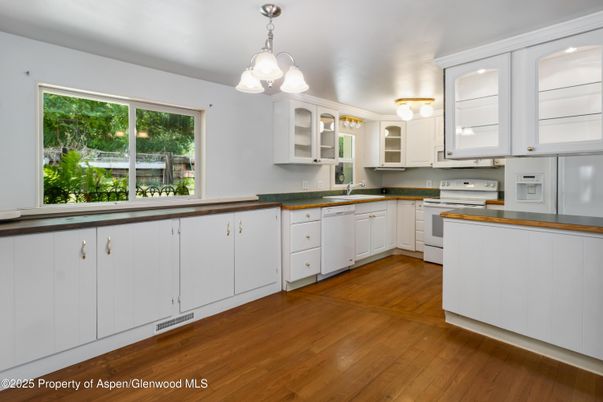 Interior, Kitchen, Pendant Lights, Wood Texture Flooring