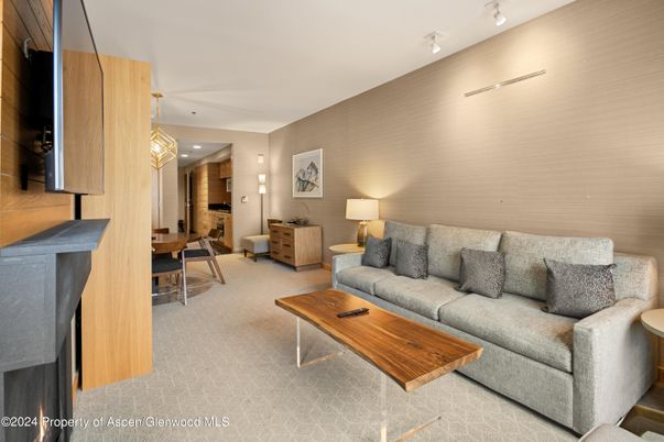 Dining room, Interior, Living room, Pendant Lights, Recessed Lighting