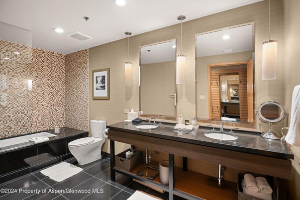 Bathroom, Dual Sink Vanities, Interior, Pendant Lights, Recessed Lighting