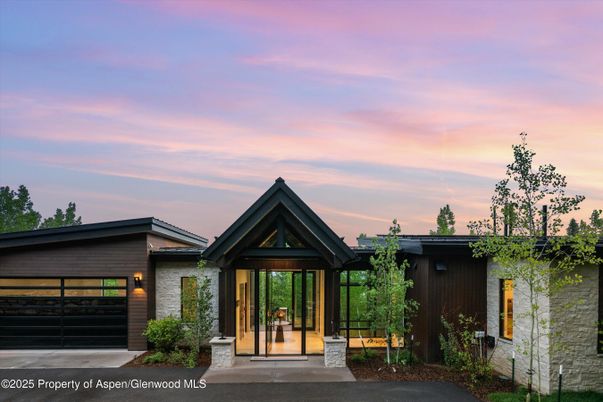 Attached, Exterior, Facade, Modern