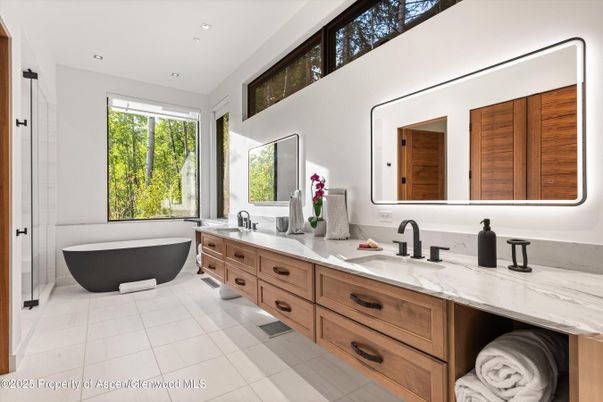 Bathroom, Dual Sink Vanities, Free Standing Baths, Interior, Recessed Lighting