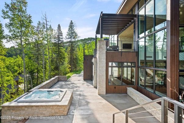 Exterior, Hot Tub
