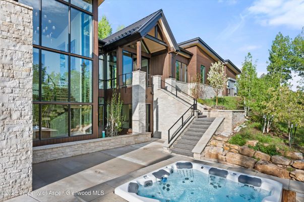 Exterior, Hot Tub