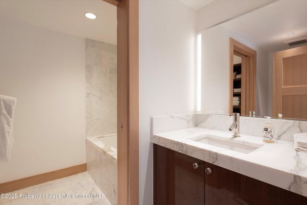 Bathroom, Interior, Marble, Marble Walls, Recessed Lighting