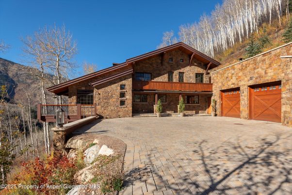 Attached, Exterior, Facade, Brick Facade, Log Home