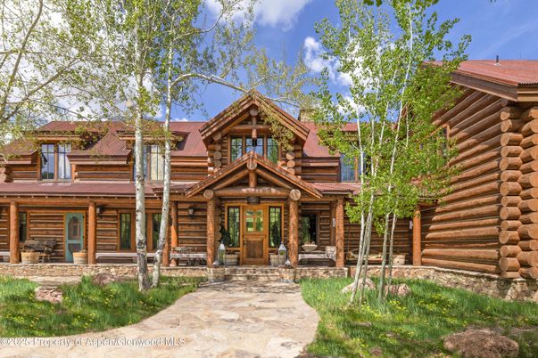 Exterior, Facade, Log Home