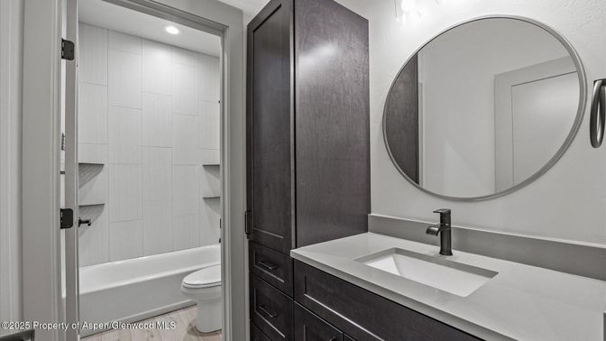 Bathroom, Interior, Recessed Lighting
