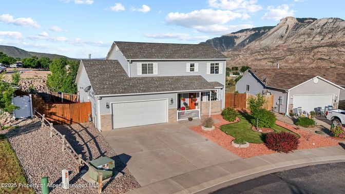 Attached, Exterior, Facade, Farmhouse