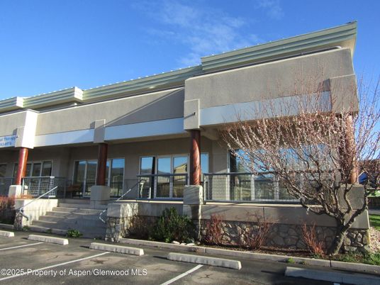 Exterior, Facade, Modern