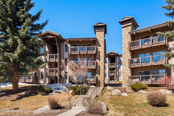 Exterior, Facade, Condo Building