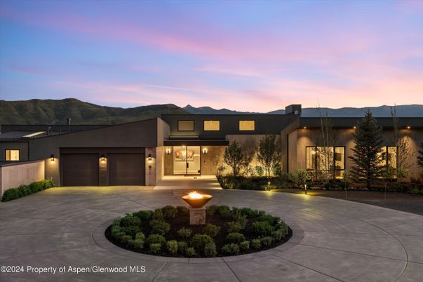Attached, Exterior, Facade, Modern