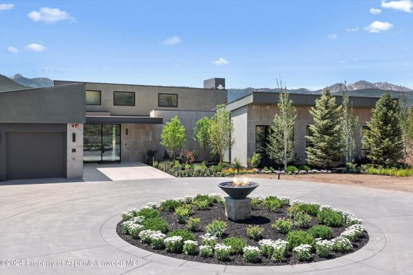 Backyard, Exterior, Facade, Modern