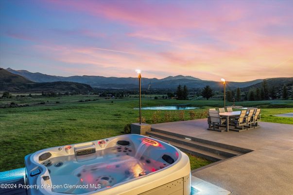 Exterior, Hot Tub