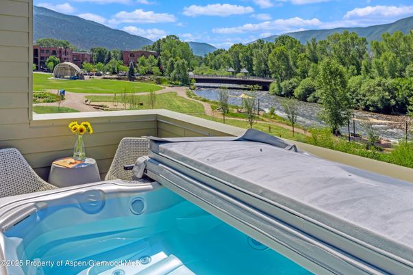 Exterior, Pool, Other