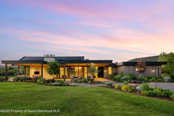 Backyard, Exterior, Facade, Modern