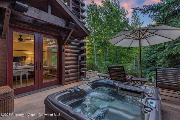 Exterior, Hot Tub