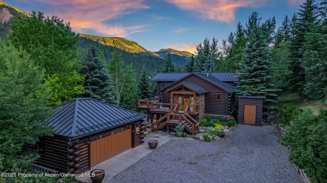 Backyard, Exterior, Hot Tub