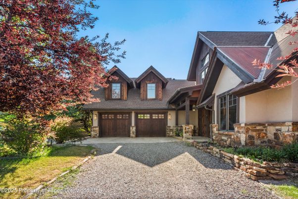 Attached, Exterior, Facade, American Craftsman