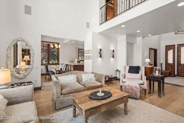 Chandelier, Dining room, Interior, Living room, Recessed Lighting, Wood Texture Flooring