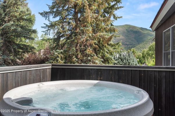 Exterior, Hot Tub