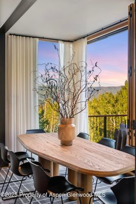 Dining room, Interior