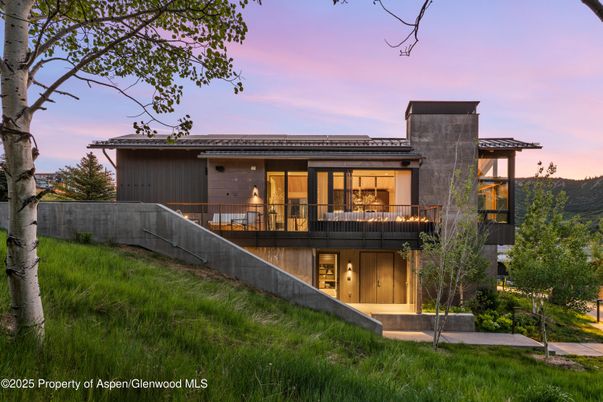 Backyard, Exterior, Facade, Modern