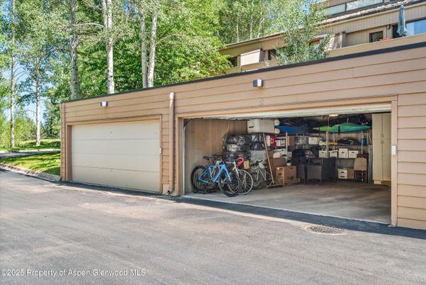 Detached Garage, Exterior