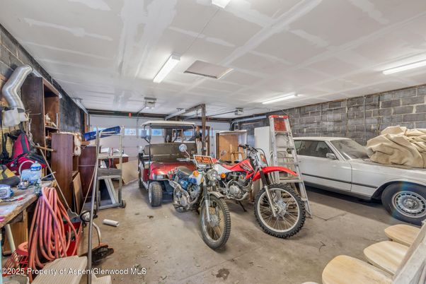Garage, Interior