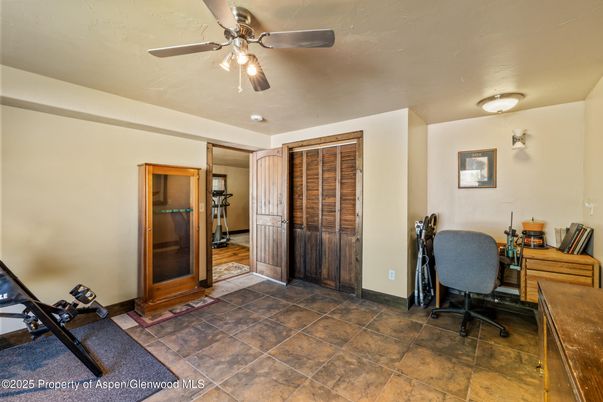 Home Office, Interior