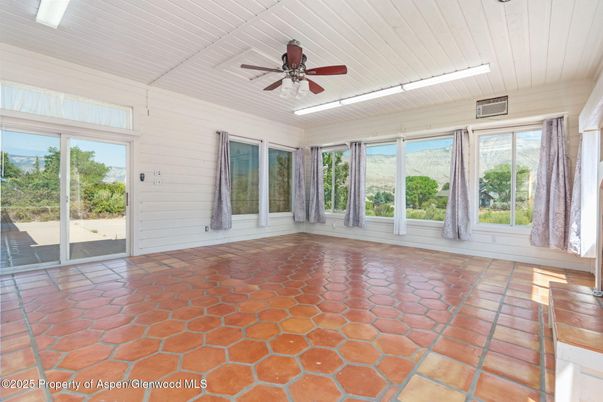 Empty room, Interior, Sun Room
