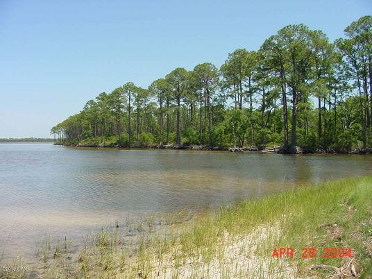 Exterior, Lake