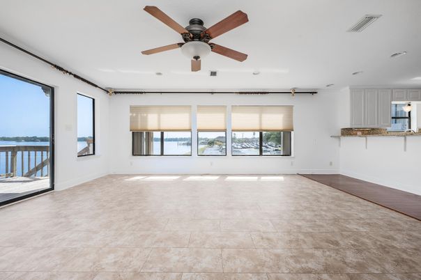 Empty room, Interior, Water