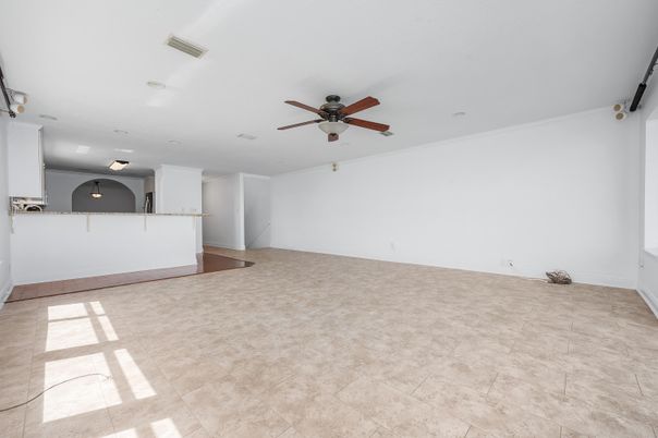 Empty room, Interior