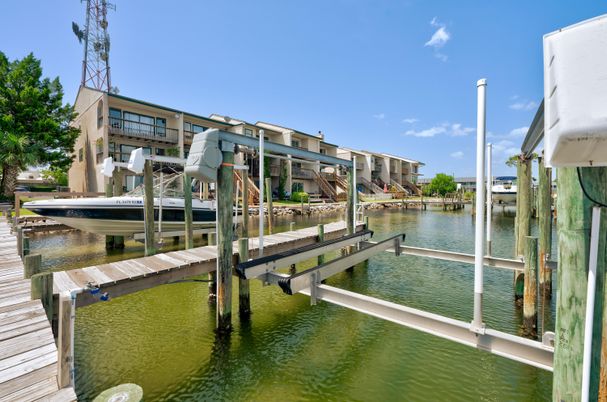 Exterior, Lake