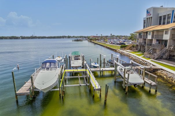 Exterior, Lake