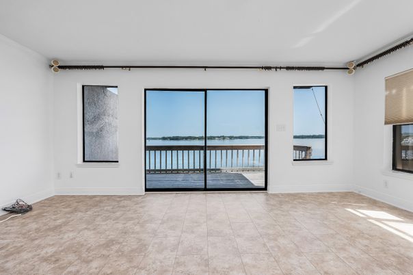 Empty room, Interior, Water