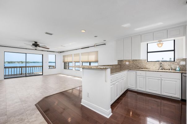 Interior, Kitchen, Recessed Lighting, Water, Wood Texture Flooring