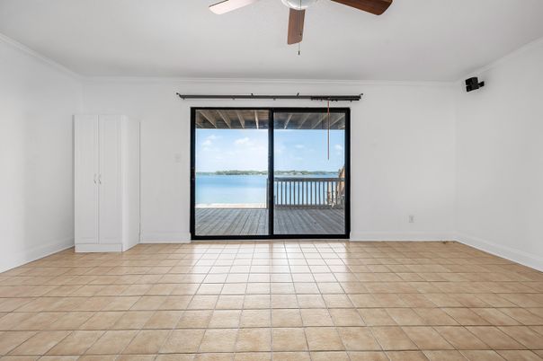 Empty room, Interior, Water