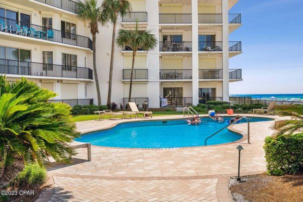 Exterior, Pool, Water