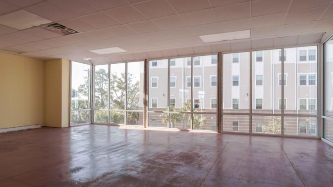 Empty room, Interior