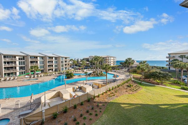 Exterior, Pool, Water