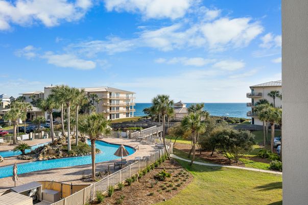Exterior, Pool, Water