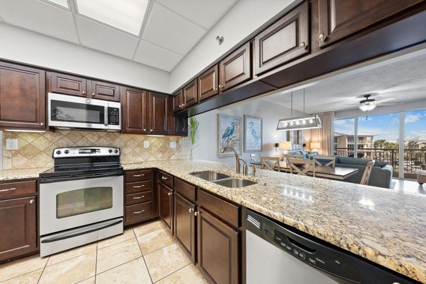 Dining room, Interior, Kitchen, Pendant Lights, Stainless Steel Appliances