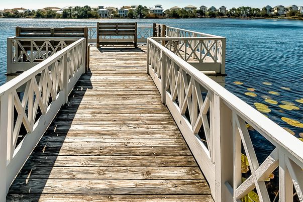 Exterior, Lake