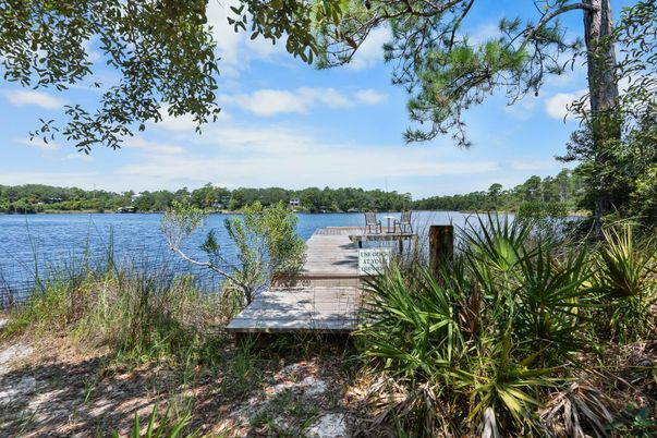 Exterior, Lake