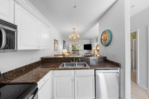 Chandelier, Dining room, Interior, Kitchen