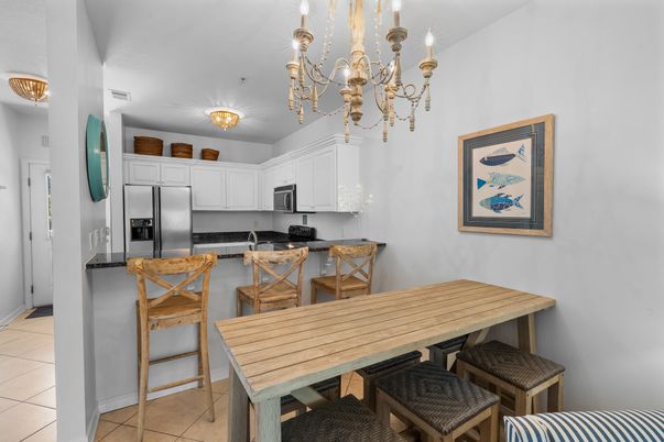 Chandelier, Dining room, Interior, Kitchen, Stainless Steel Appliances
