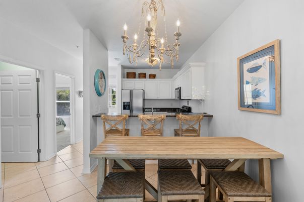 Chandelier, Dining room, Interior, Kitchen, Stainless Steel Appliances