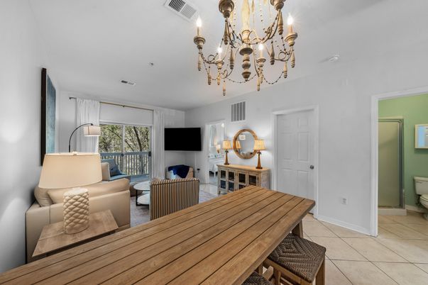 Chandelier, Dining room, Interior, Living room