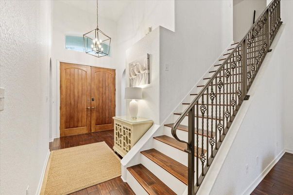 Interior, Pendant Lights, Wood Texture Flooring